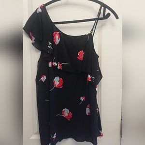 Ricki's flowered ruffled top size M